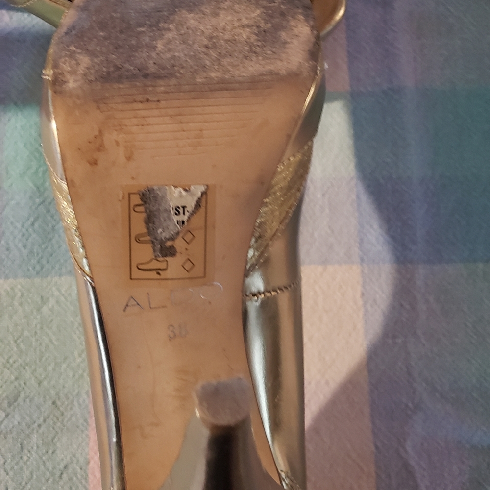 Shoes - Picture 2 of 4